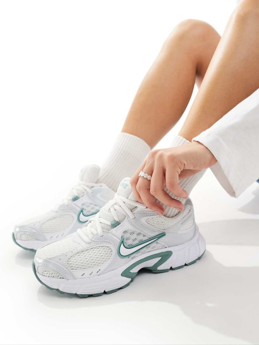 NIB Nike V5 RNR Sneakers, Womens Size 6.5
